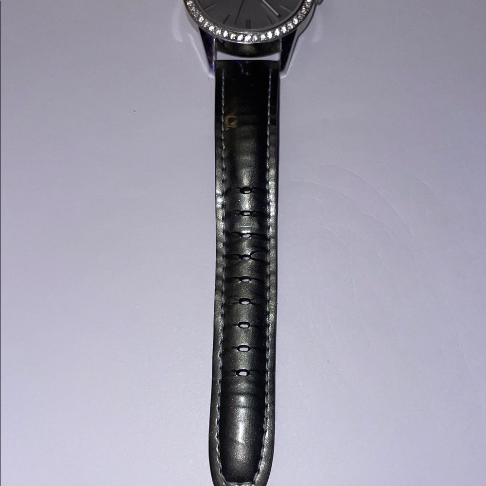 DKNY Women’s watch with silver case. Mother of Pearl dial. - Picture 5 of 7
